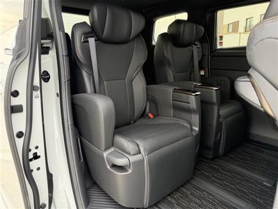 صورة 17 لـ 2025 Toyota ALPHARD