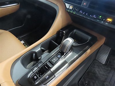 2026 Toyota CROWN ESTATE thumbnail 22