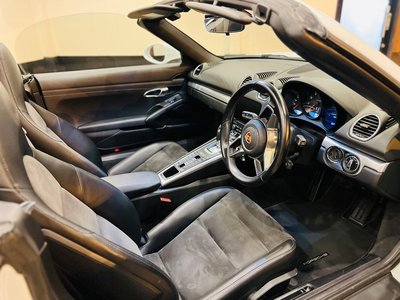 صورة 63 لـ 2016 Porsche 718