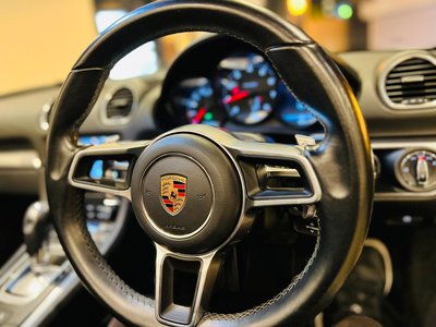 صورة 71 لـ 2016 Porsche 718