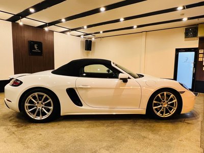 صورة 44 لـ 2016 Porsche 718