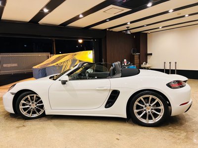 صورة 9 لـ 2016 Porsche 718