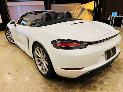 صورة 8 لـ 2016 Porsche 718