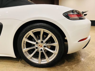 صورة 52 لـ 2016 Porsche 718