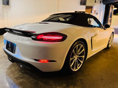 صورة 58 لـ 2016 Porsche 718