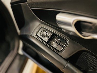 صورة 18 لـ 2016 Porsche 718
