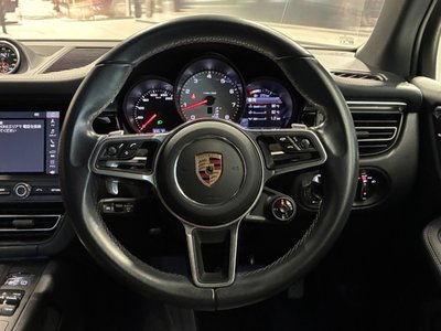 2021 Porsche MACAN photo 11