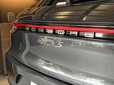 2021 Porsche MACAN thumbnail 19