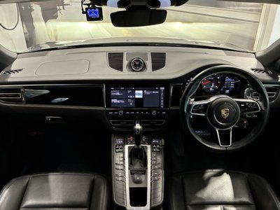 2021 Porsche MACAN photo 10