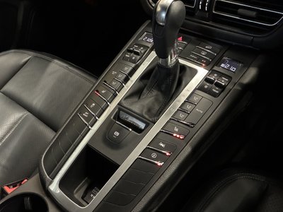 2021 Porsche MACAN thumbnail 17
