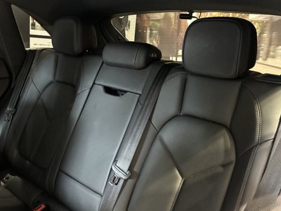 2021 Porsche MACAN photo 12
