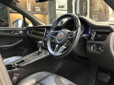 2021 Porsche MACAN photo 8