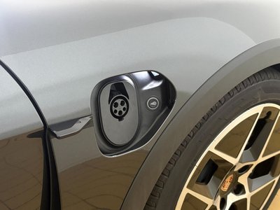 2026 Porsche TAYCAN thumbnail 18