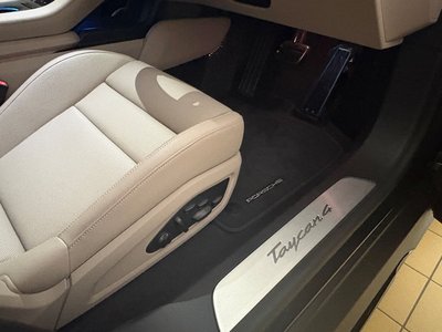 2026 Porsche TAYCAN thumbnail 37