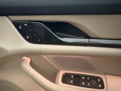 2026 Porsche TAYCAN thumbnail 36