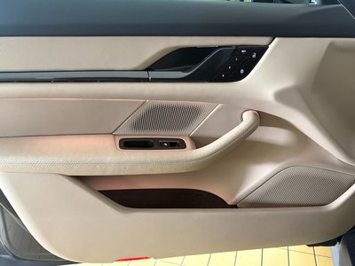 2026 Porsche TAYCAN thumbnail 40
