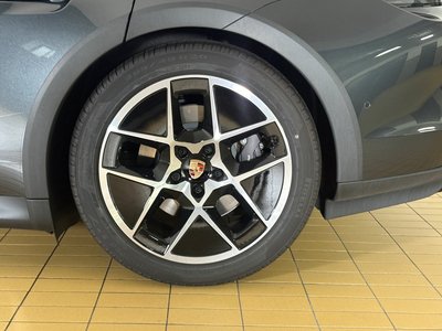 2026 Porsche TAYCAN photo 9