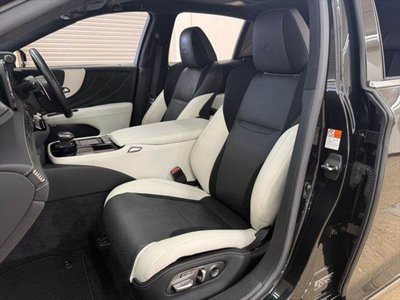 2021 Lexus LS thumbnail 32