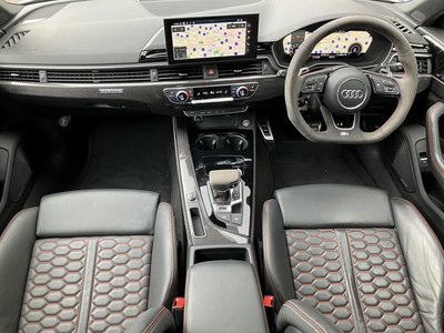 2020 AUDI RS4 AVANT photo 2