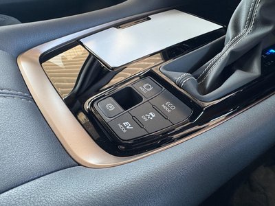 2026 Toyota ALPHARD — фото 42