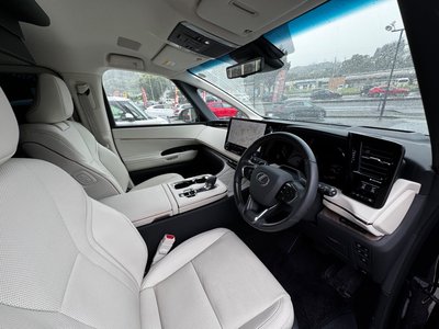 2025 Lexus LM thumbnail 35
