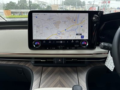 2025 Lexus LM thumbnail 30