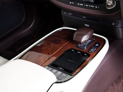 2019 Lexus LS — миниатюра 48