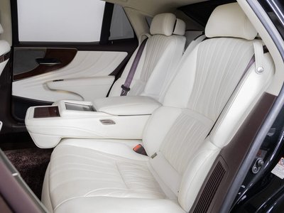 2019 Lexus LS — миниатюра 8