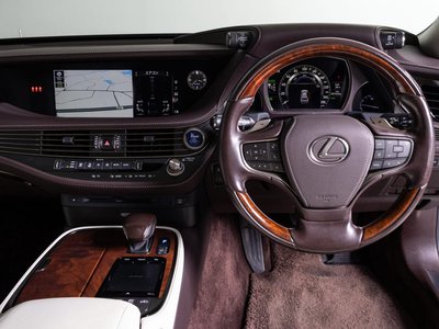 2019 Lexus LS — миниатюра 37