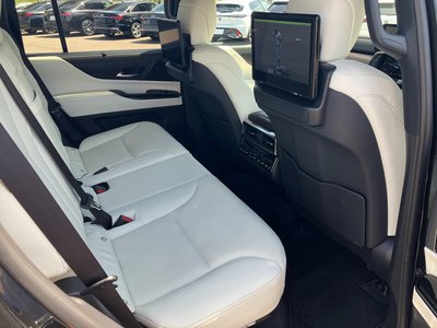 2024 Lexus LX — миниатюра 21