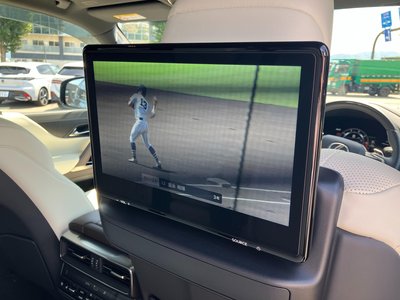 2024 Lexus LX — миниатюра 23