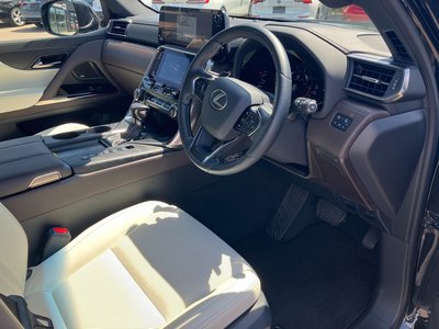 2024 Lexus LX — миниатюра 12