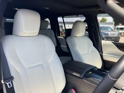 2024 Lexus LX — миниатюра 13