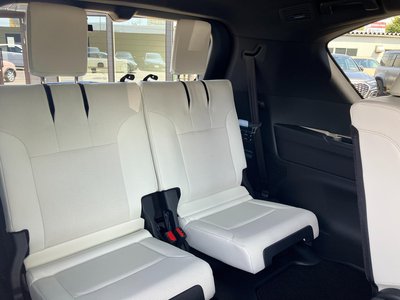 2024 Lexus LX — миниатюра 25