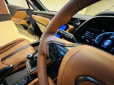 2025 Lexus LBX thumbnail 38
