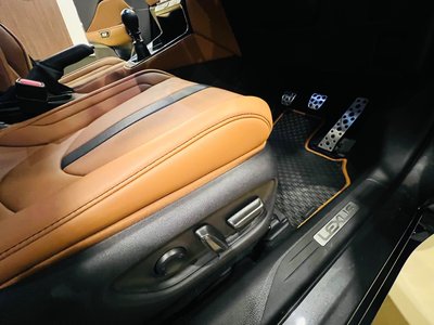 2025 Lexus LBX thumbnail 32