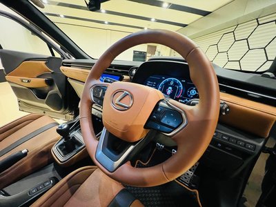 2025 Lexus LBX thumbnail 33