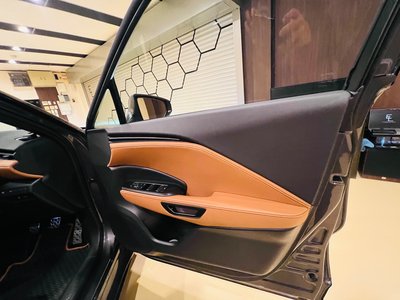 2025 Lexus LBX thumbnail 30