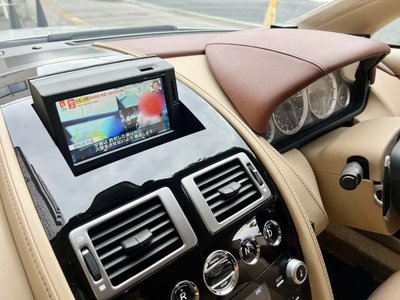 صورة مصغرة 13 لـ 2015 Aston Martin RAPIDE