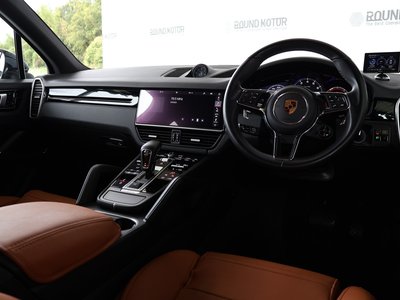 2019 Porsche CAYENNE photo 16