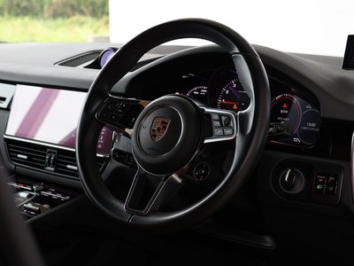 2019 Porsche CAYENNE photo 13