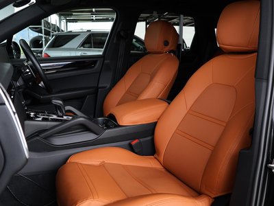 2019 Porsche CAYENNE photo 15