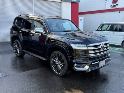 صورة 5 لـ 2023 Toyota LAND CRUISER 300