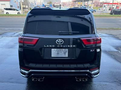 صورة 7 لـ 2023 Toyota LAND CRUISER 300