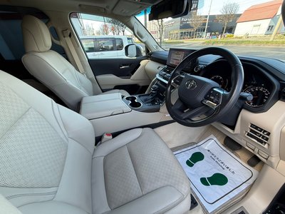 صورة 13 لـ 2023 Toyota LAND CRUISER 300