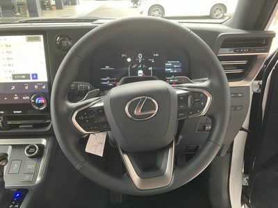 صورة 28 لـ 2025 Lexus GX