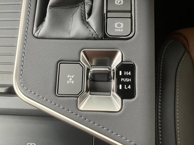 صورة 48 لـ 2025 Lexus GX