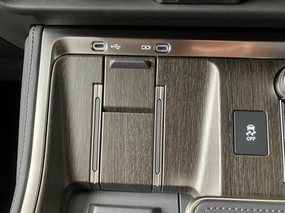 صورة 45 لـ 2025 Lexus GX