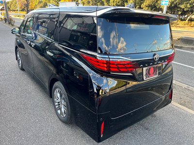 2025 Toyota ALPHARD — фото 4