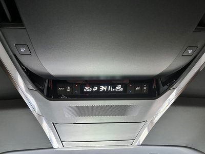 2025 Toyota ALPHARD — фото 26
